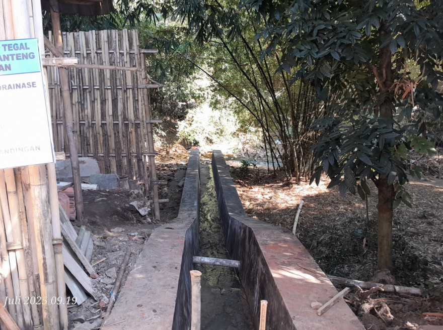 Pembangunan Saluran Drainase di RT 15 RW 04 Desa Kebandingan: Wujud Nyata Perhatian Pemerintah Desa untuk Lingkungan Bersih dan Sehat